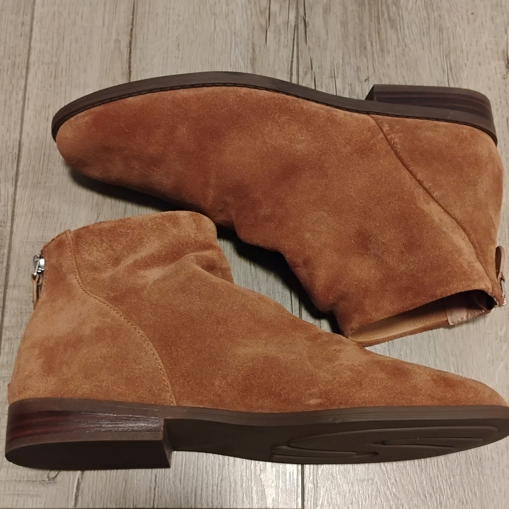 Gentle Souls By Kenneth Cole Women's Emma Suede Zip Bootie in Size 9.5 NWOT - Picture 2 of 14